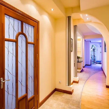 Alfa Ivana Franka Апартаменты